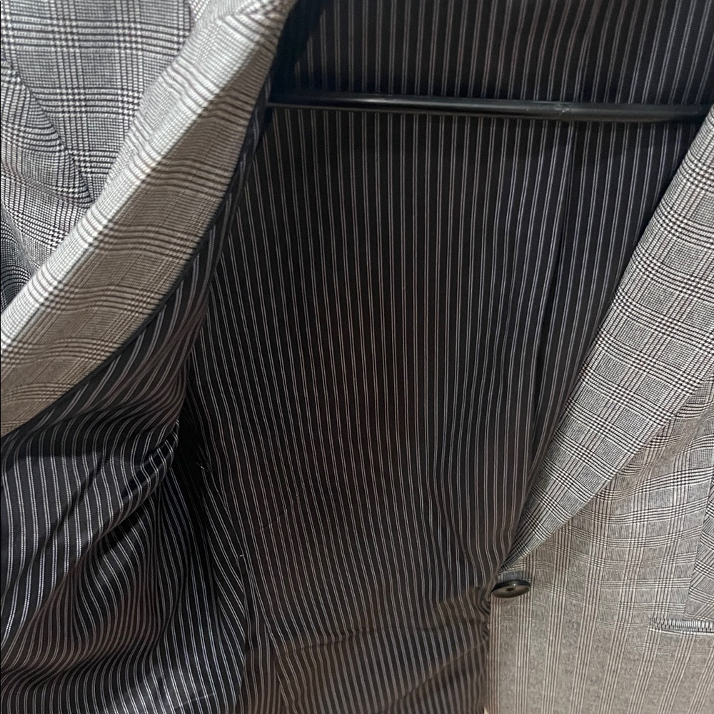 Express Gray Plaid Women's Blazer with Maroon Hints Size 0 Great Condition - Picture 8 of 10